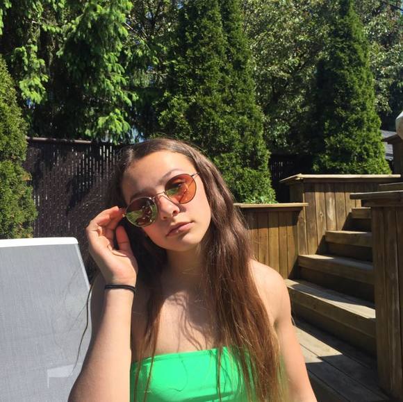 Meet your Posher, Juliane - Picture 1 of 1